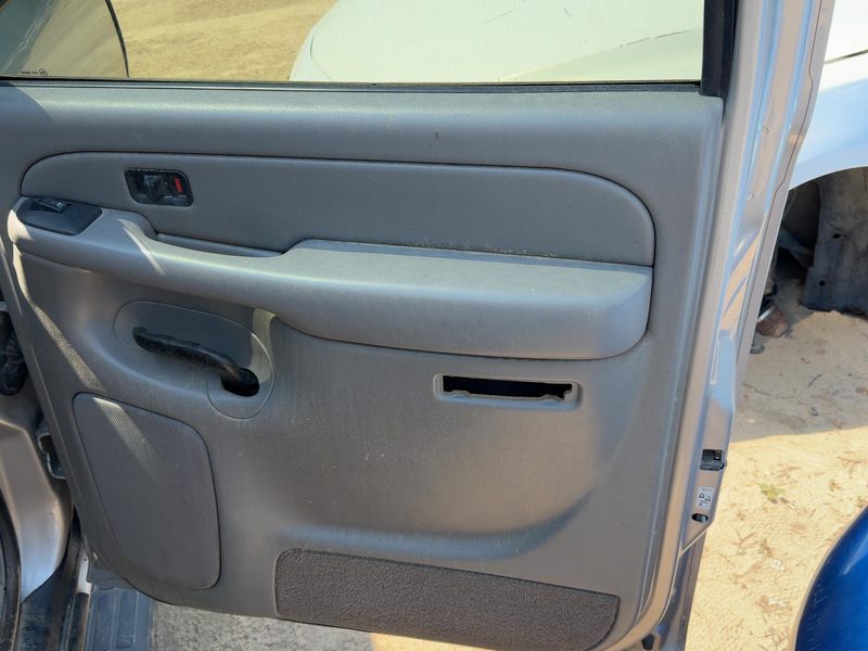 2005 Chevy/gmc Suburban 1500 Series Rear Door Trim Panel RH