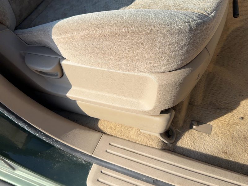 2006 Kia Sorento Seat Track RH