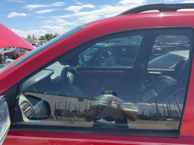 1999-2004 Jeep Grand Cherokee Front Door Glass/Window LH