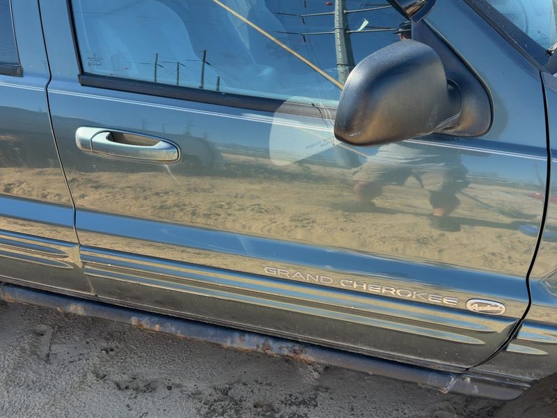 1999-2004 Jeep Grand Cherokee Front Door RH