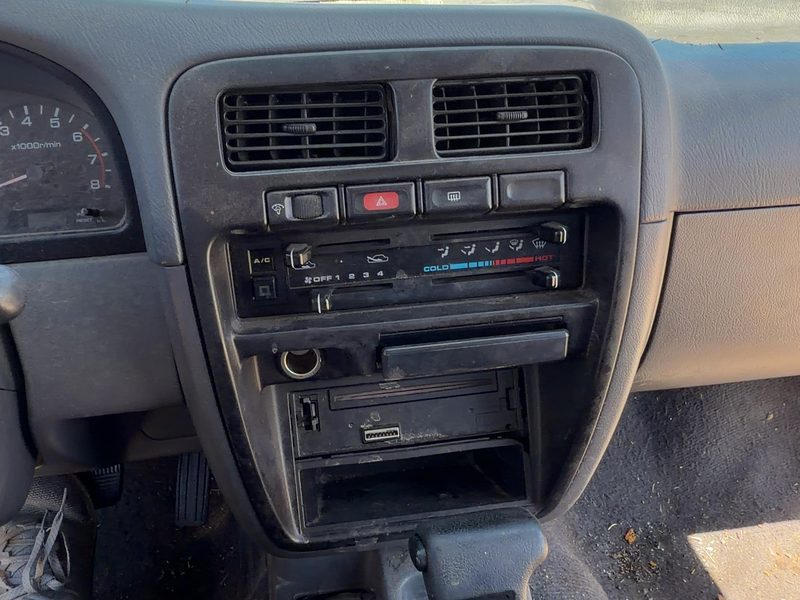 1994-1995 Nissan Pathfinder Dash Panel