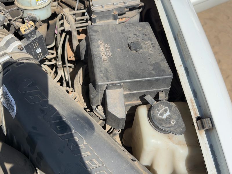2000-2005 Blazer S10/jimmy S15 Engine Fuse Box