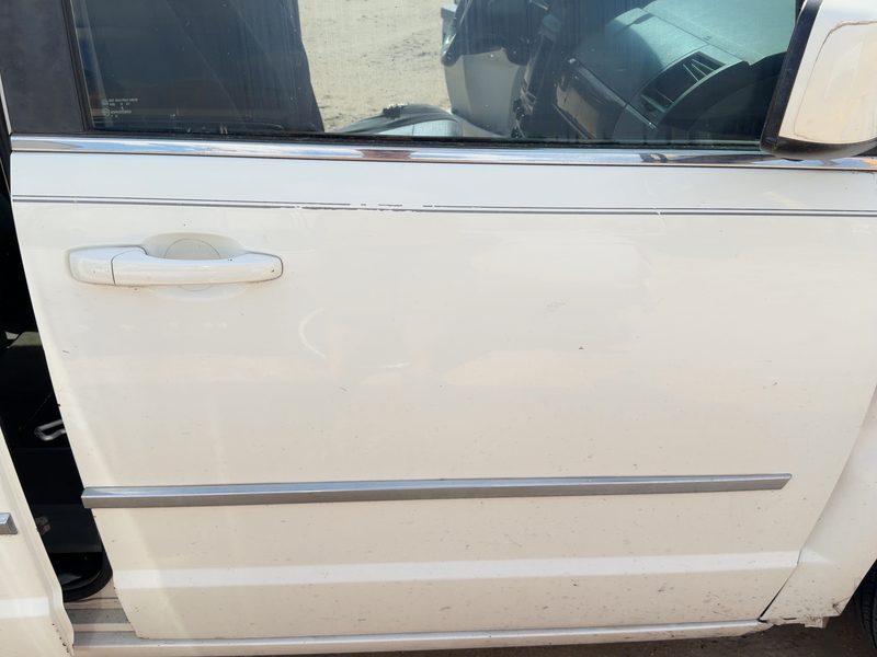 2008-2020 Chrysler Town & Country Front Door RH