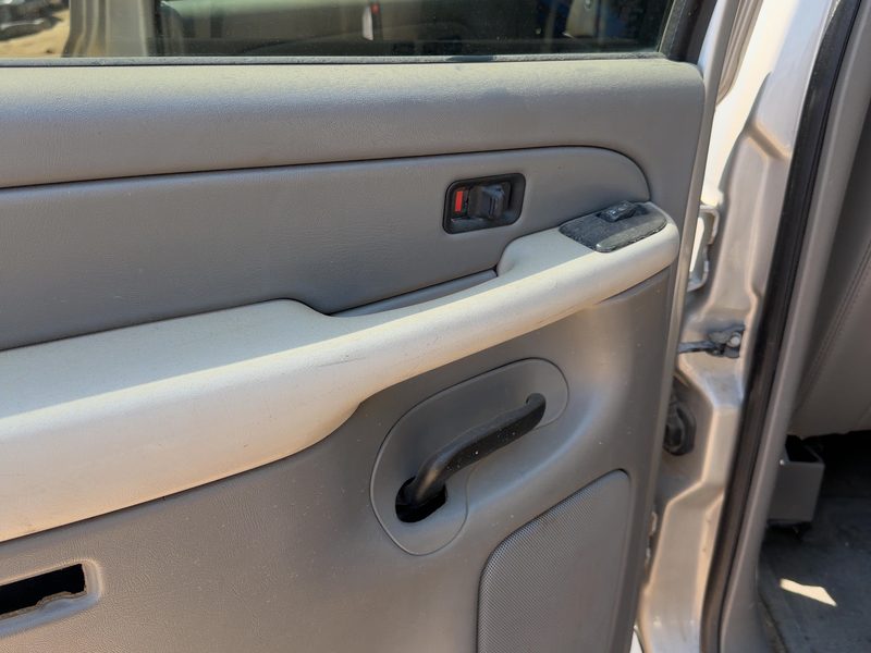 2005 Chevy/gmc Suburban 1500 Series Rear Door Trim Panel LH