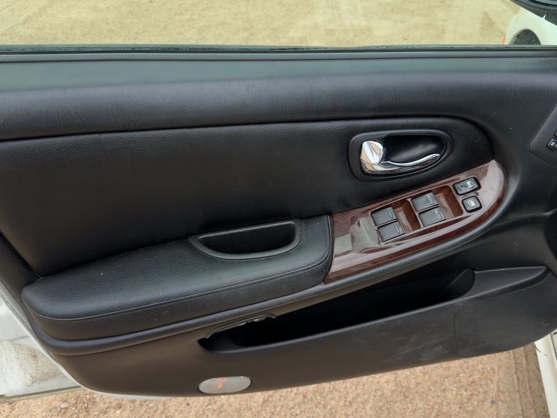 2000-2001 Infiniti I30 Front Door Trim Panel LH