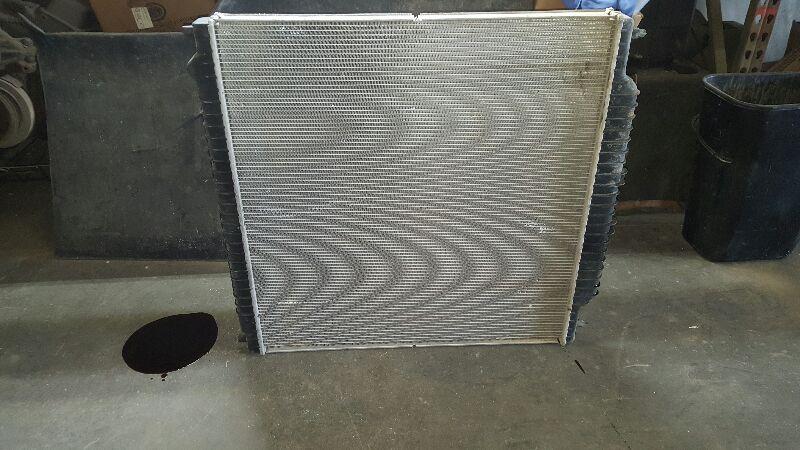 2003-2004 Ford F250 Super Duty Pickup Radiator