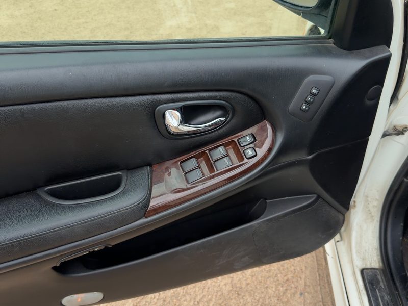 2000-2001 Infiniti I30 Front Door Trim Panel LH