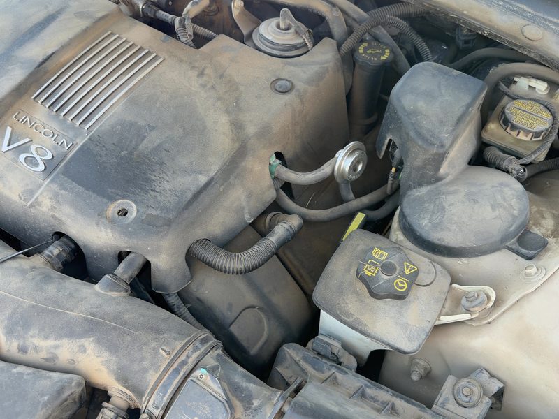 2000-2002 Lincoln LS Cylinder Head