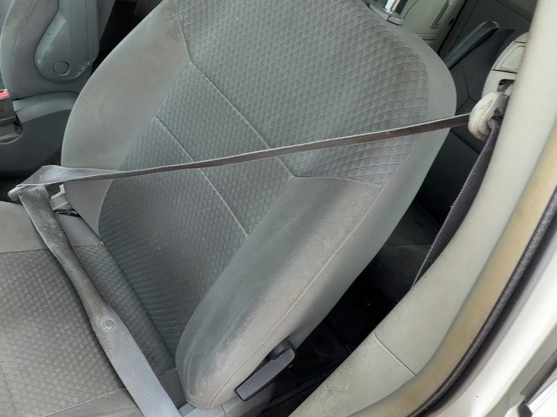 2008-2010 Chrysler Town & Country Front Seat Belt LH