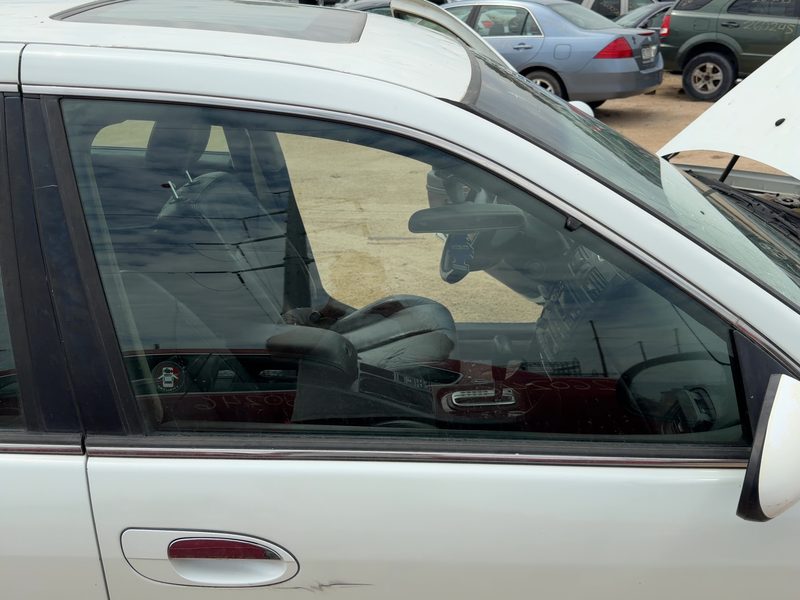 2000-2004 Infiniti I30 Front Door Glass/Window RH
