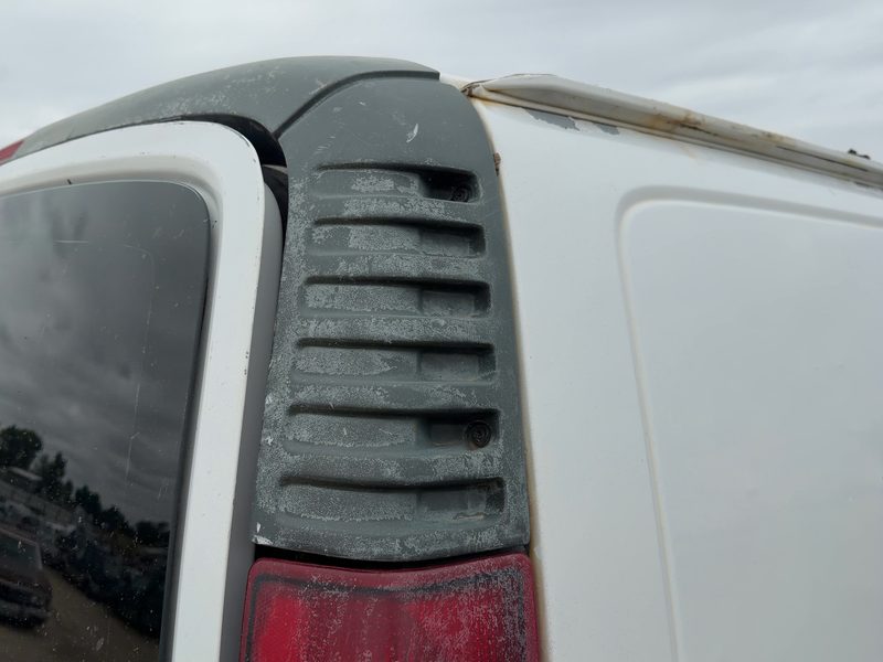 2002 Chevrolet Van Express 2500 Series Quarter Panel Moulding RH