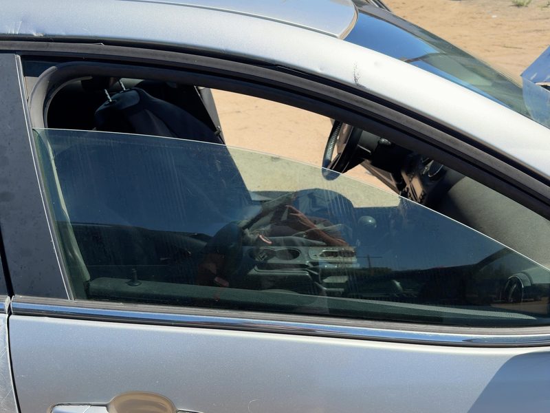 2005-2010 Pontiac G6 Front Door Glass/Window RH