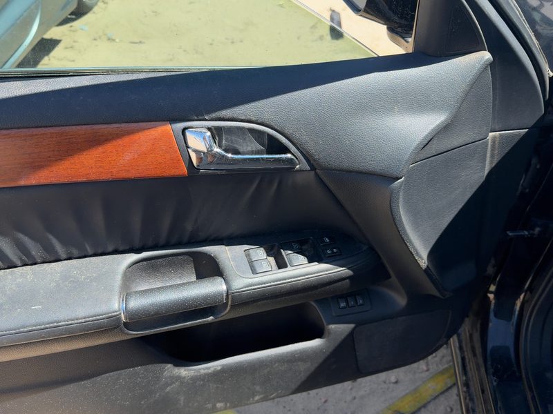 2006-2007 Infiniti M35 Front Door Trim Panel LH