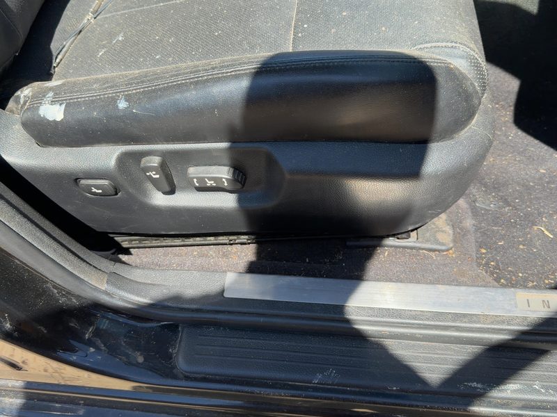 2007 Infiniti M35 Seat Track RH