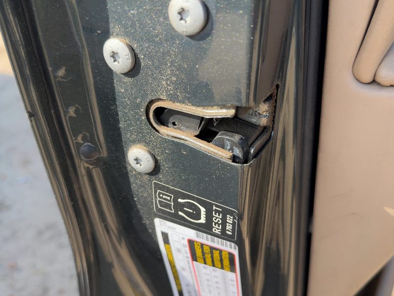 2000-2006 BMW X5 Front Door Latch LH