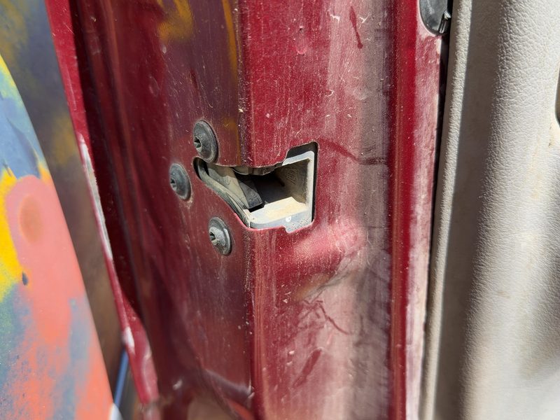 2003 Chevrolet Venture Front Door Latch LH