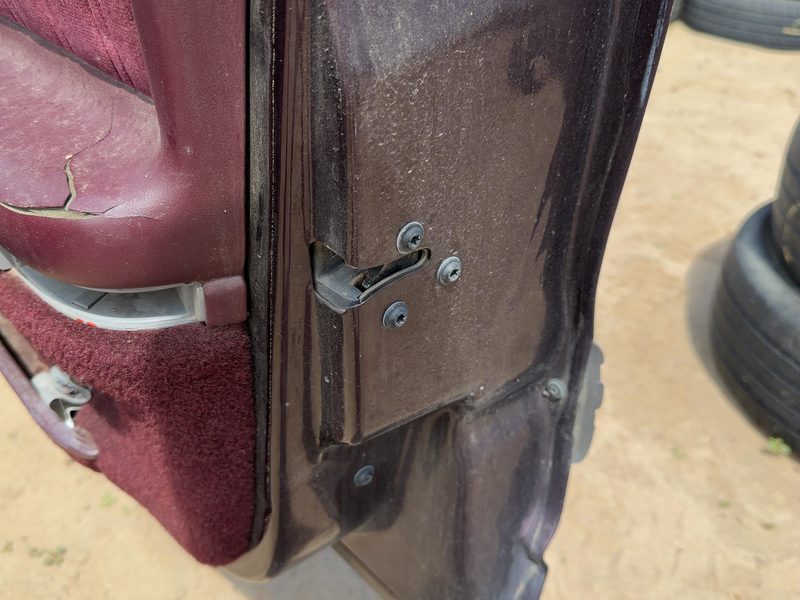 1994 Oldsmobile Eighty-eight (80 & Up) Front Door Latch RH