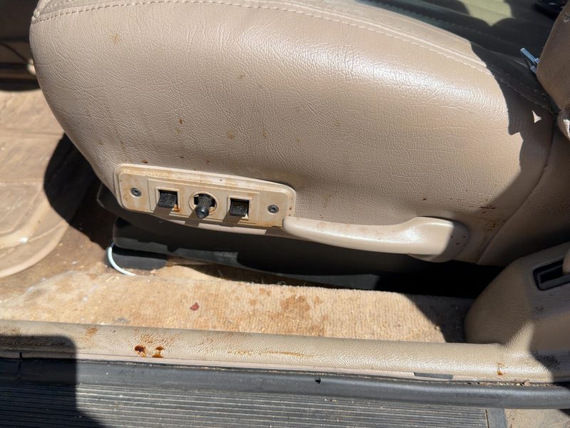 1999 Pontiac Bonneville (80 & Up) Seat Track LH