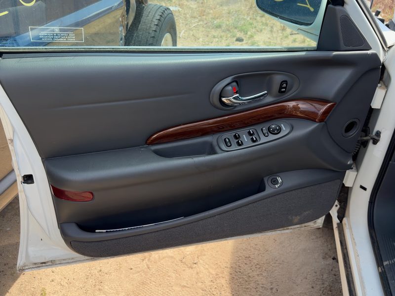 2004-2005 Buick Lesabre (80 & Up) Front Door Trim Panel LH