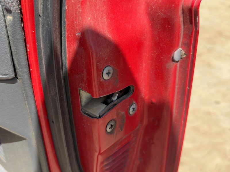 1994 Nissan Pathfinder Front Door Latch RH