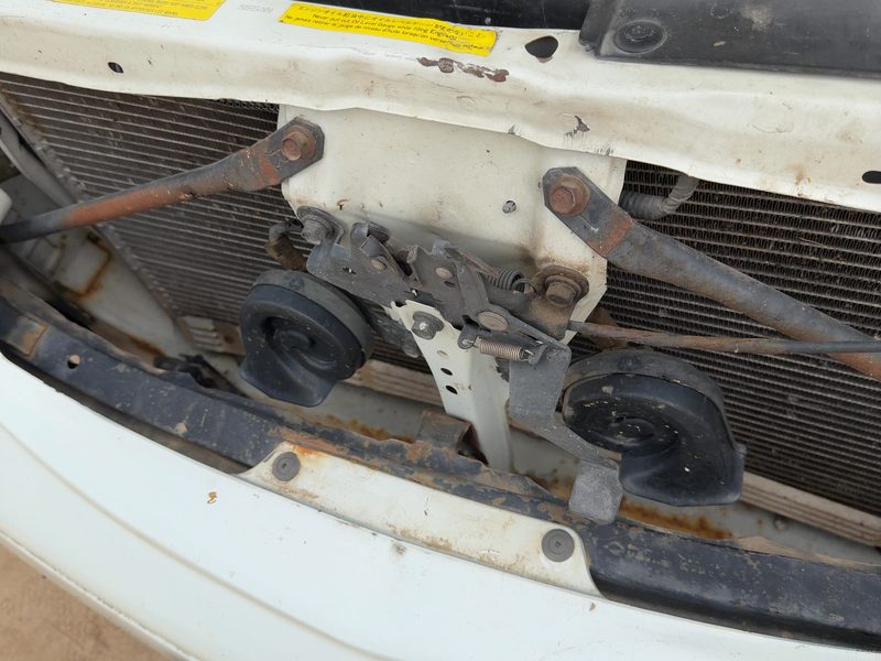 2000-2004 Infiniti I30 Radiator Support