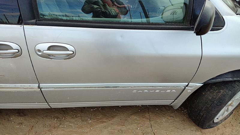 1996-2000 Chrysler Town & Country Front Door RH