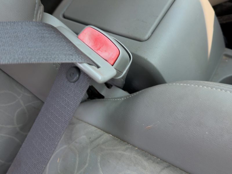 2004-2005 Saturn Vue Front Seat Belt RH