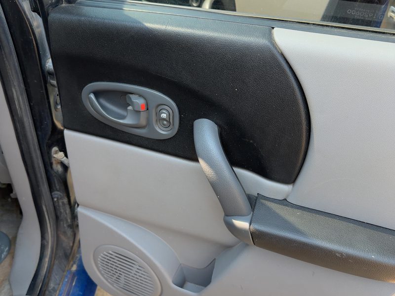 2004-2005 Saturn Vue Rear Door Trim Panel RH