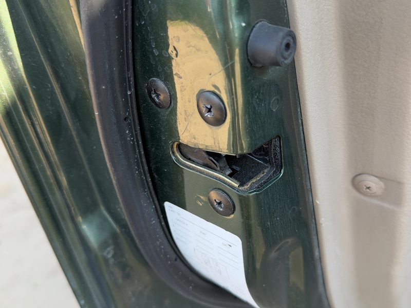 2003-2009 Kia Sorento Front Door Latch LH