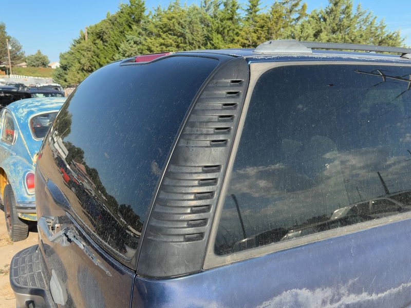 2003 Chevy/gmc Suburban 1500 Series Quarter Panel Moulding RH