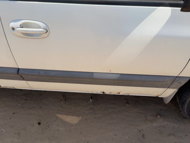 1996-1999 Chrysler Town & Country Front Door Moulding RH
