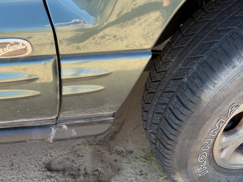 1999-2004 Jeep Grand Cherokee Fender Moulding RH