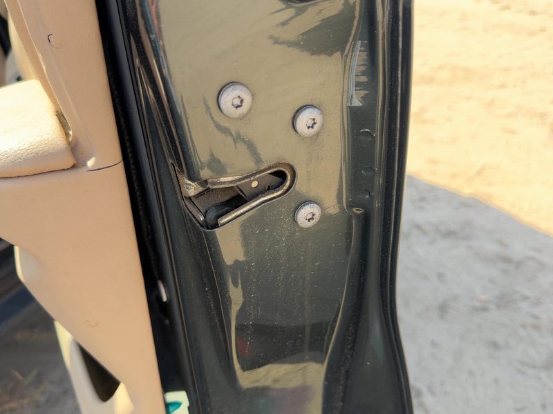 2000-2006 BMW X5 Front Door Latch RH