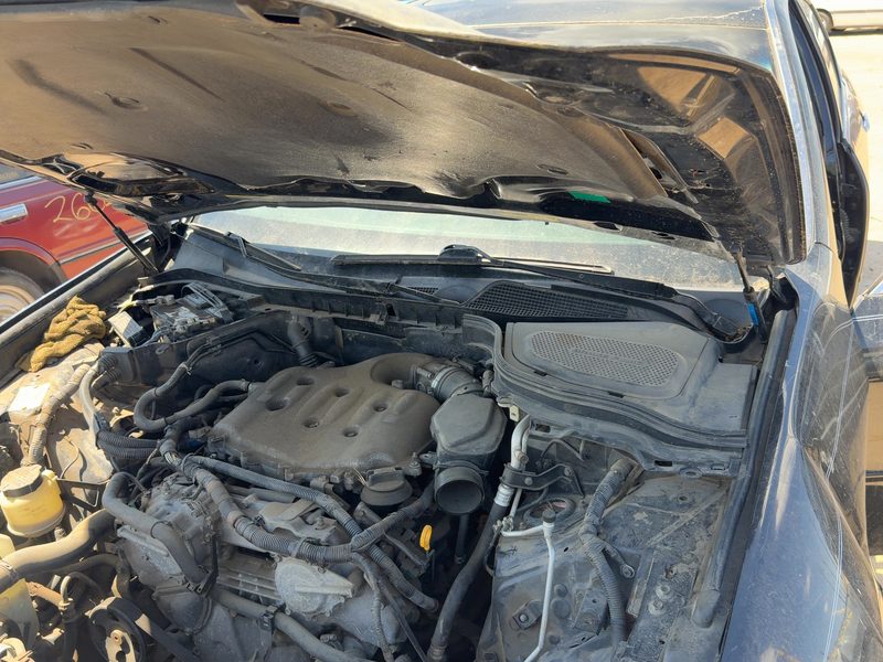 2006-2010 Infiniti M35 Hood Hinge RH