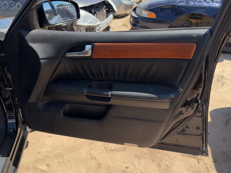 2006-2007 Infiniti M35 Front Door Trim Panel RH