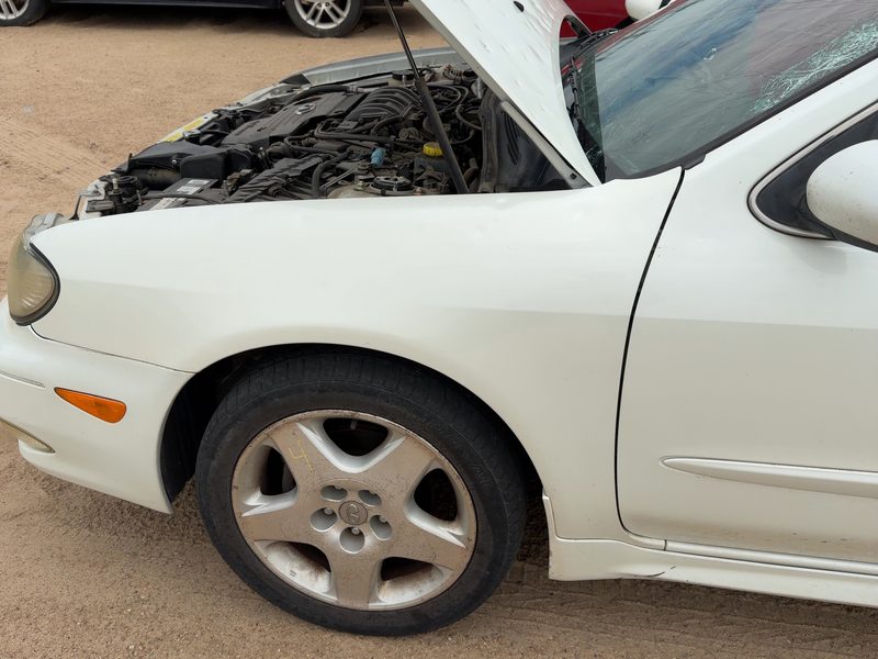 2000-2001 Infiniti I30 Fender LH