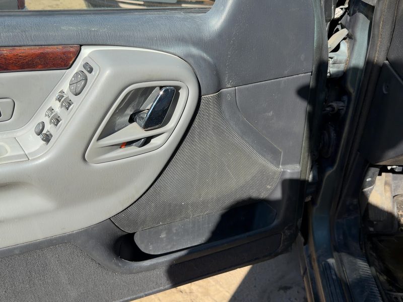 2002-2003 Jeep Grand Cherokee Front Door Trim Panel LH