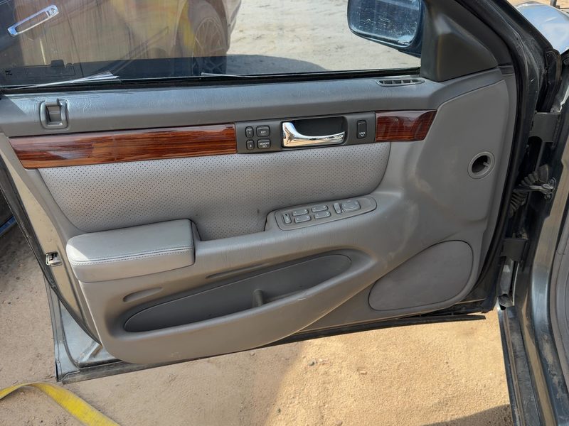 2001-2004 Cadillac Seville Front Door Trim Panel LH