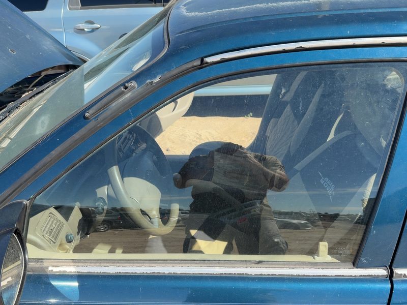 1998-2002 Toyota Corolla (also See FX 87-88) Front Door Glass/Window LH