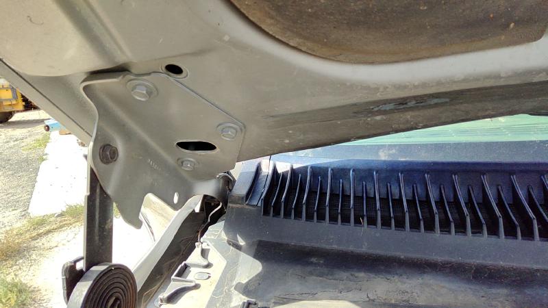 1999-2007 GMC Sierra 2500 Pickup Hood Hinge RH