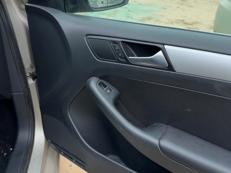 2013-2018 Jetta Except Gli Front Door Trim Panel RH