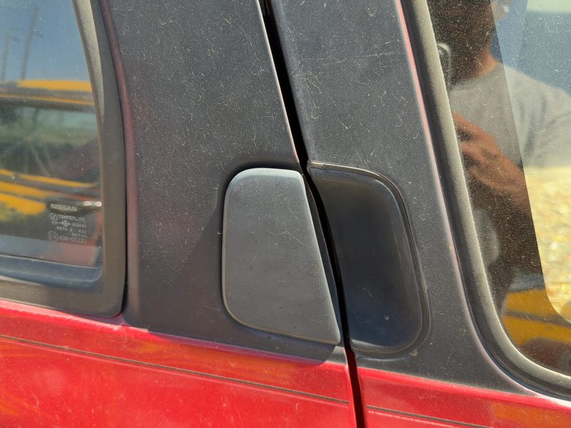 1994 Nissan Pathfinder Outside Door Handle LH