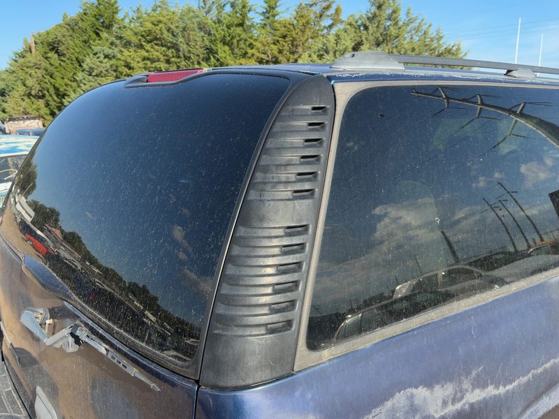 2003 Chevy/gmc Suburban 1500 Series Quarter Panel Moulding RH