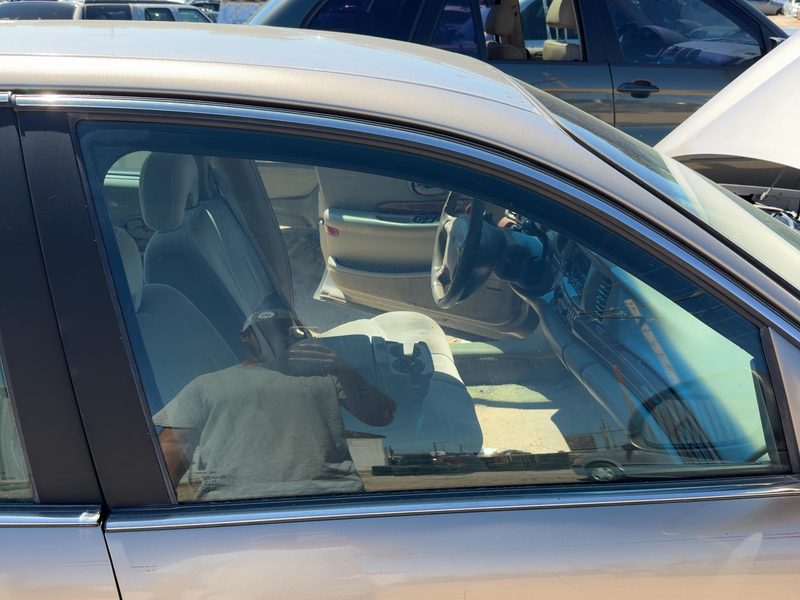 2000-2005 Buick Lesabre (80 & Up) Front Door Glass/Window RH