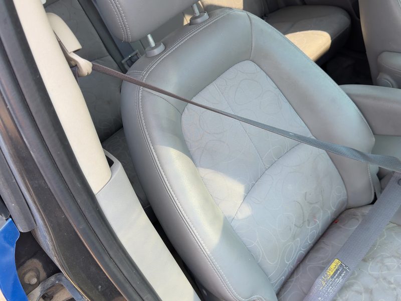 2005 Saturn Vue Front Seat Belt RH