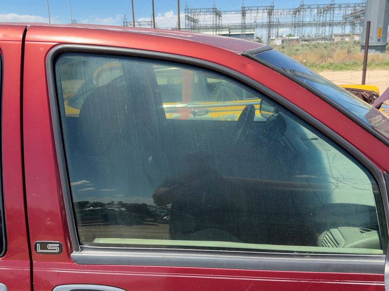 1997-2009 Chevrolet Venture Front Door Glass/Window RH