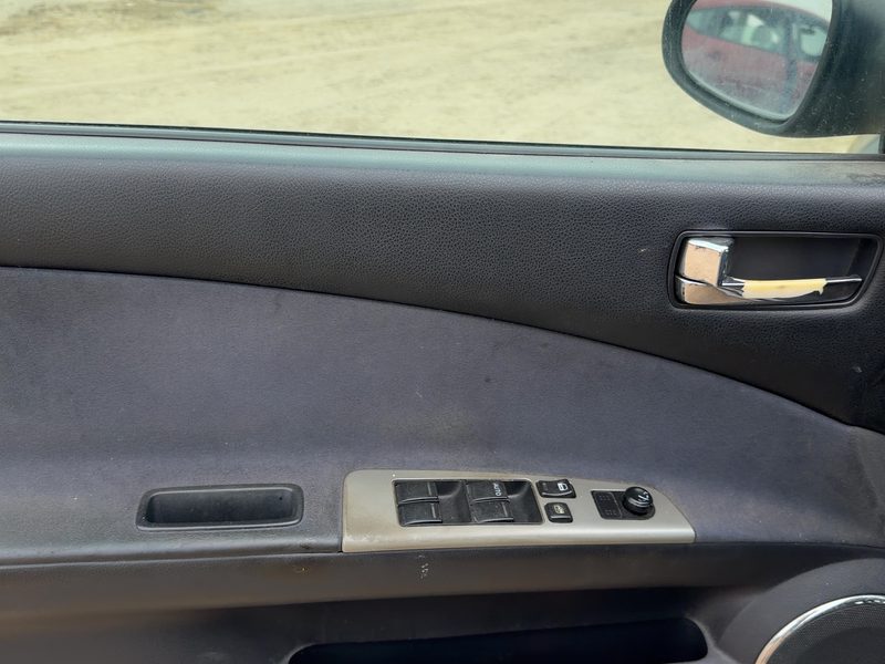 2005-2006 Nissan Altima Front Door Trim Panel LH
