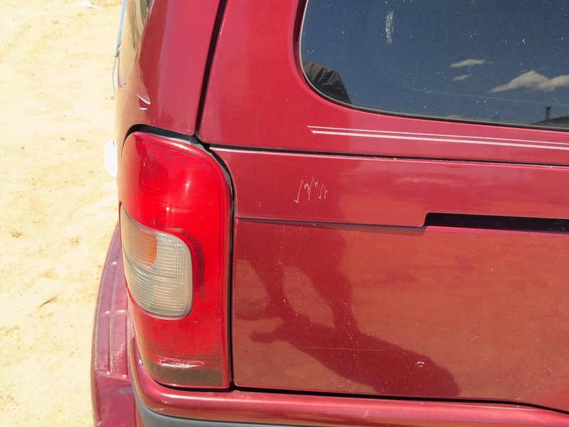 2003 Chevrolet Venture Quarter Panel Moulding RH