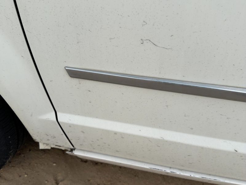 2010-2016 Chrysler Town & Country Front Door Moulding LH