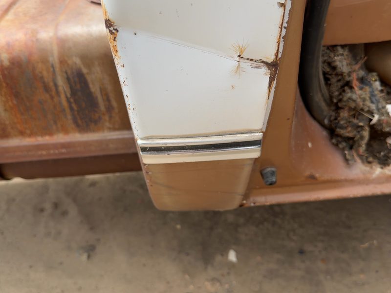 1980 Chevrolet Pickup 20 Series Quarter Panel Moulding RH